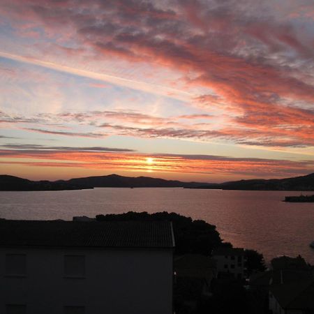 Apartment For Two Persons With Sea View In Trogir Near The Beach Exterior photo